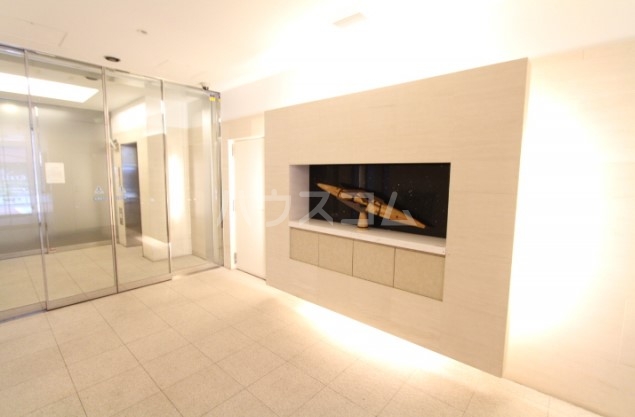 19/30 エントランス