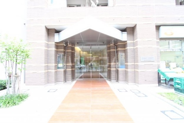 27/30 エントランス