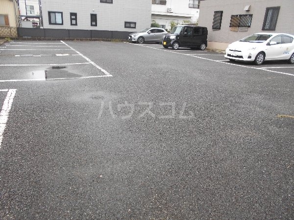 2/5 駐車場