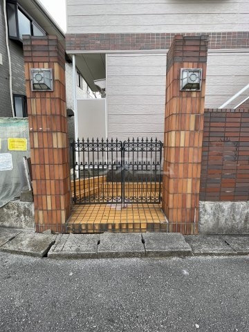 23/30 エントランス