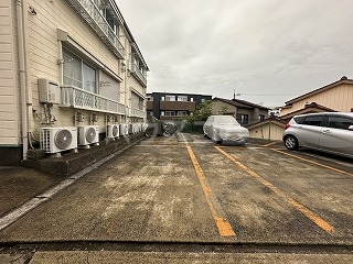 27/30 駐車場