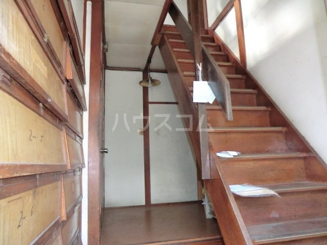 21/30 エントランス