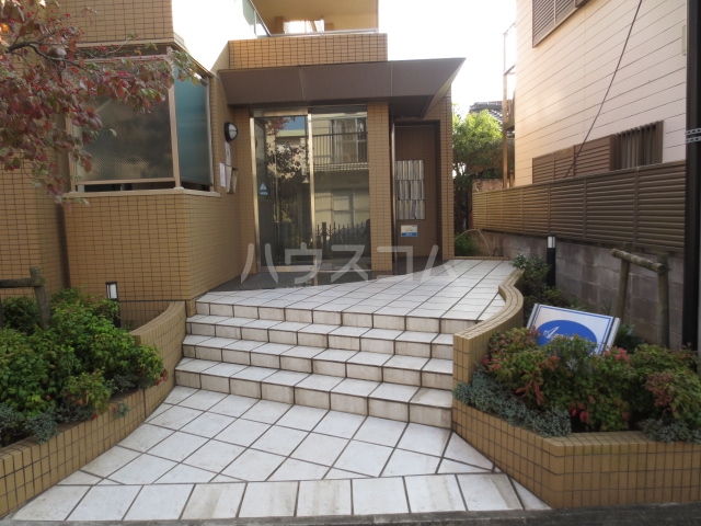 21/29 エントランス