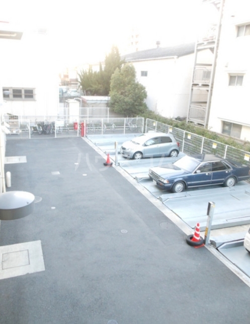 14/18 駐車場