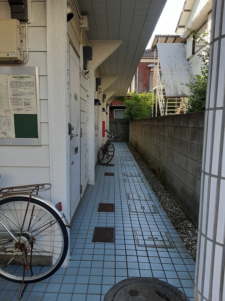 18/23 エントランス