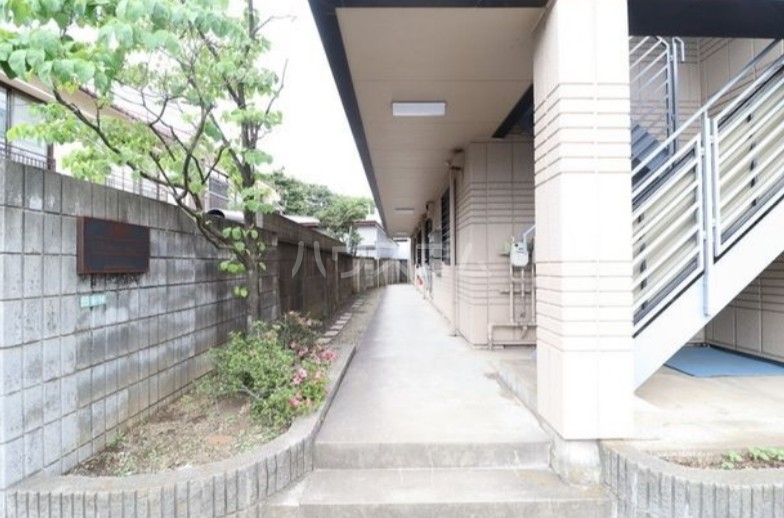 18/19 エントランス