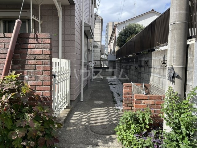 24/25 エントランス