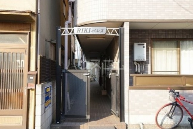 21/27 エントランス