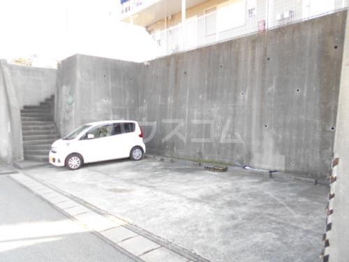 28/30 駐車場