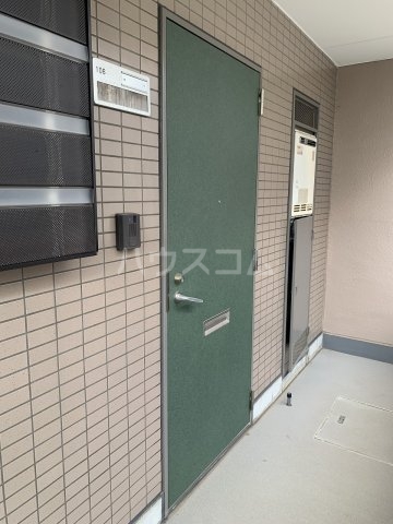 27/30 エントランス