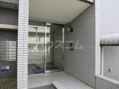 23/28 エントランス