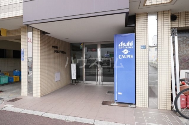 16/16 エントランス