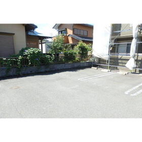 13/14 駐車場