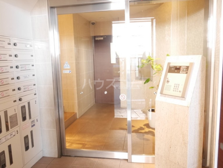 14/18 エントランス