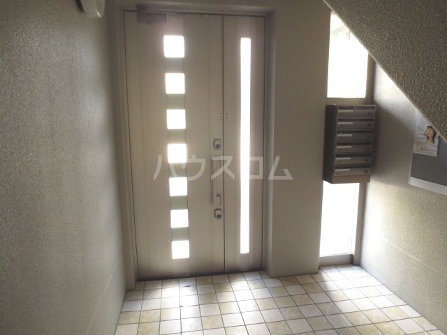 27/30 エントランス