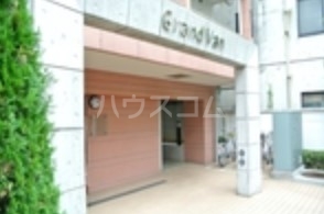 16/23 エントランス