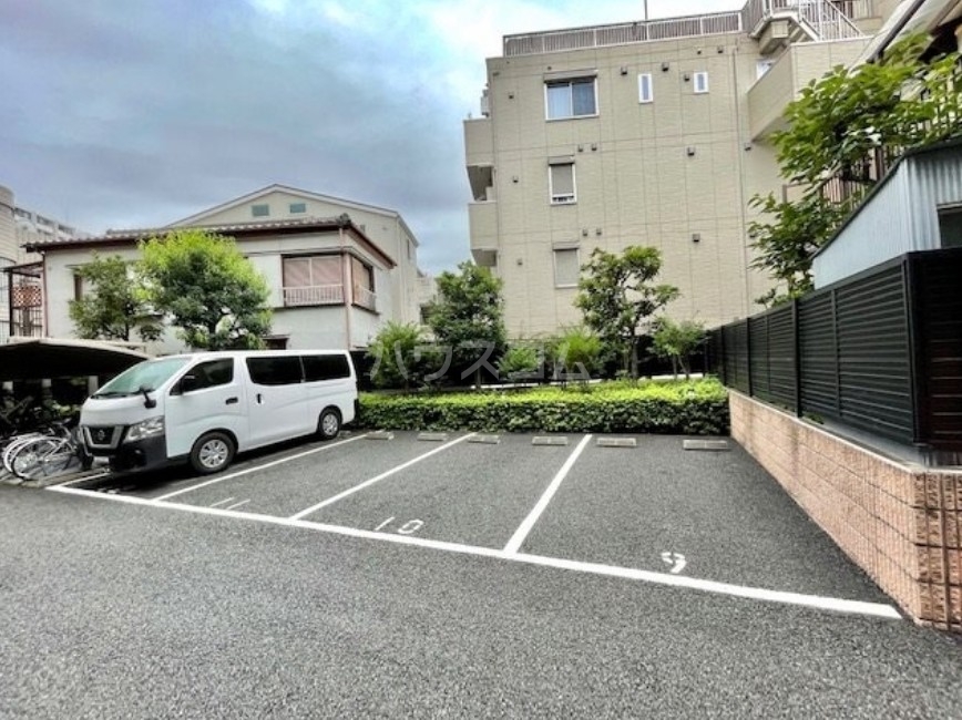 26/30 駐車場
