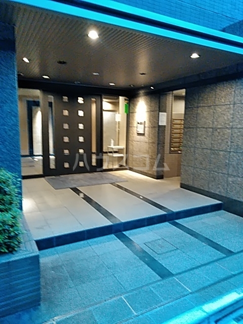 25/30 エントランス