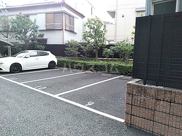 27/30 駐車場
