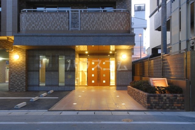 16/23 エントランス