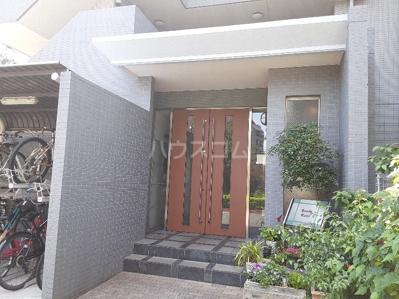 25/28 エントランス