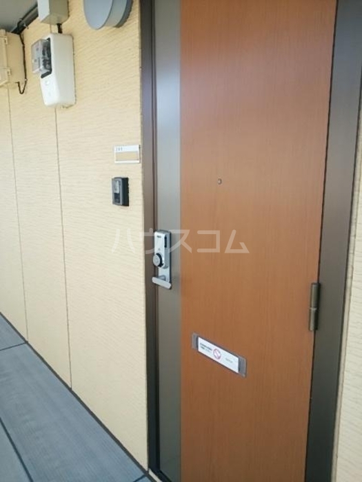 27/30 エントランス