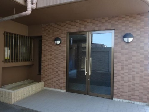 19/27 エントランス