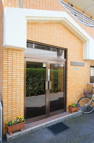 26/30 エントランス