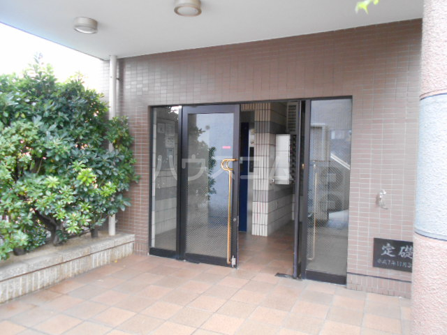 21/30 エントランス