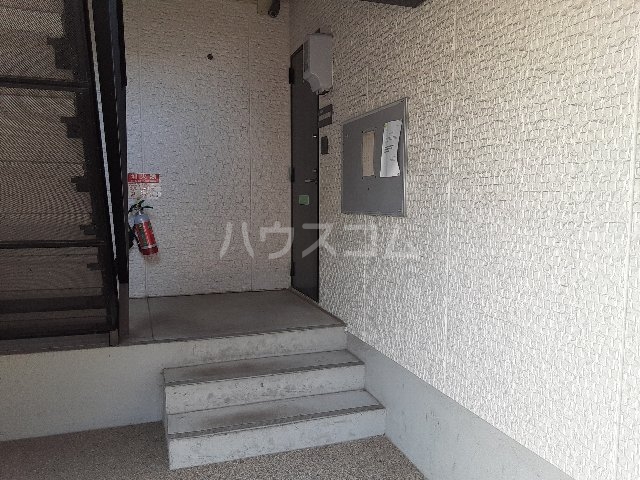 24/30 エントランス