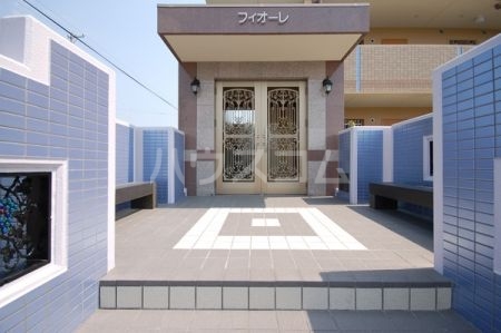 13/17 エントランス