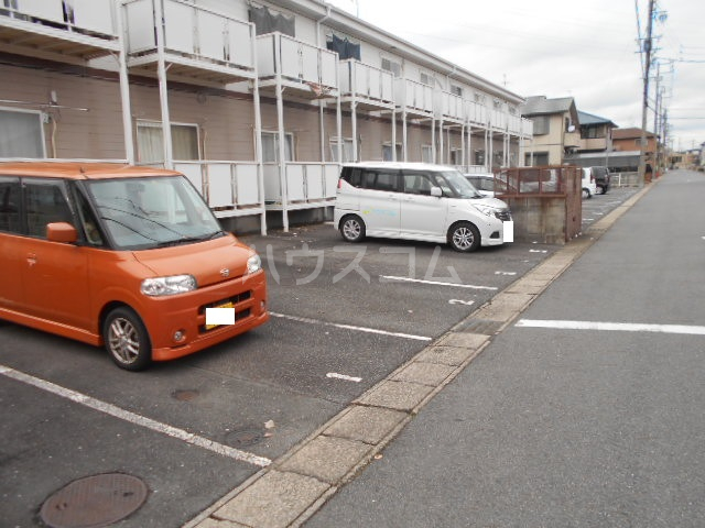 21/28 駐車場