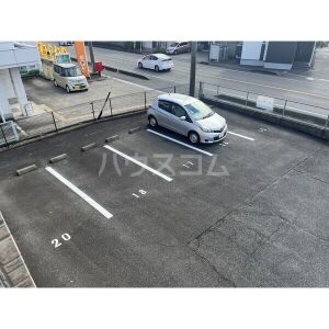 17/25 駐車場