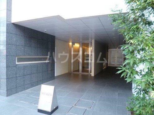 27/30 エントランス