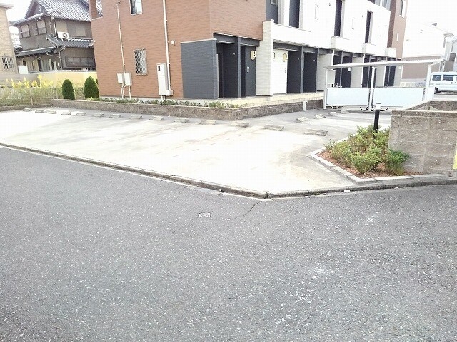 14/23 駐車場