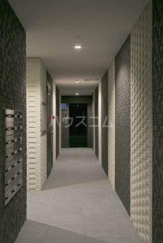 16/19 エントランス