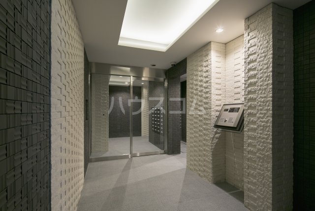 17/19 エントランス