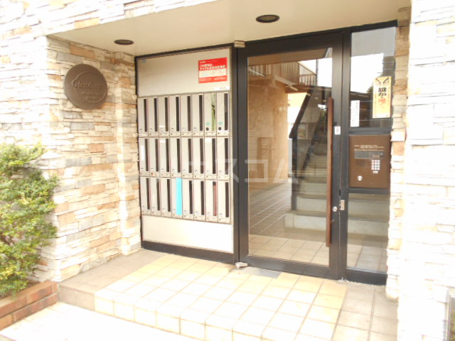 25/30 エントランス