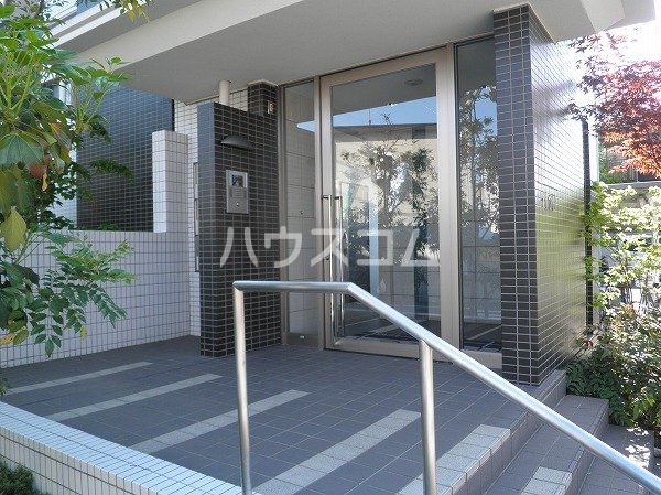 26/30 エントランス