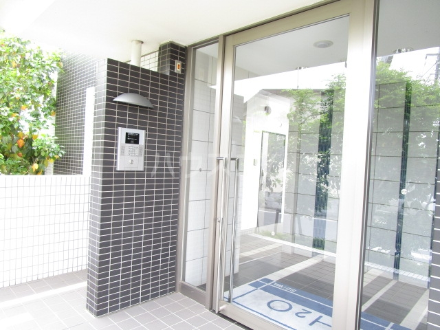 27/30 エントランス