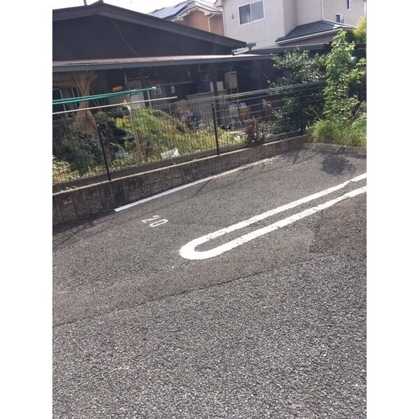 17/23 駐車場