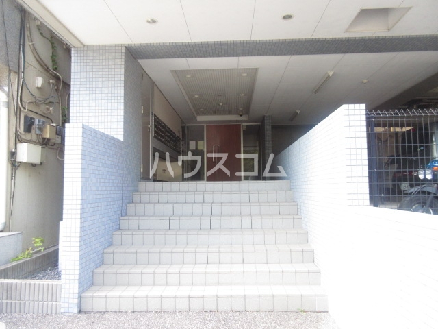 21/30 エントランス