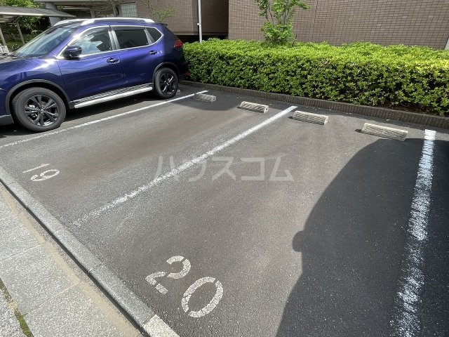 23/30 駐車場
