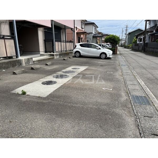 13/16 駐車場