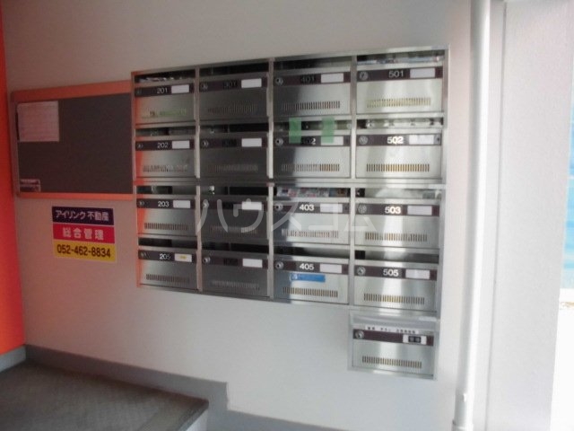 23/30 エントランス