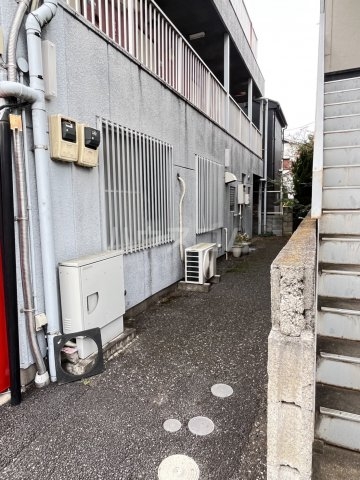 20/21 エントランス