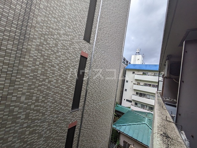 22/30 エントランス