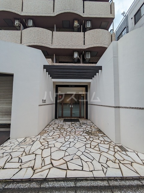 23/30 エントランス