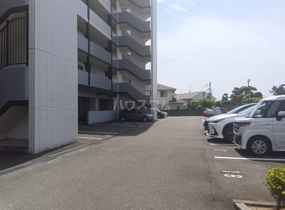 2/4 駐車場