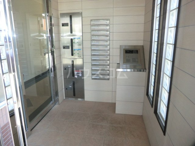 23/30 エントランス